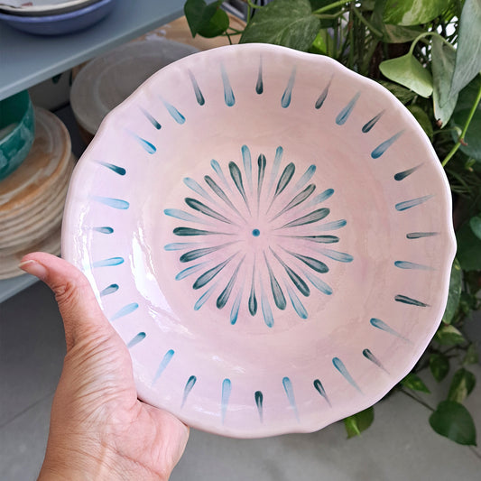 קערת הגשה סגלגלה עם איורים בגווני כחול